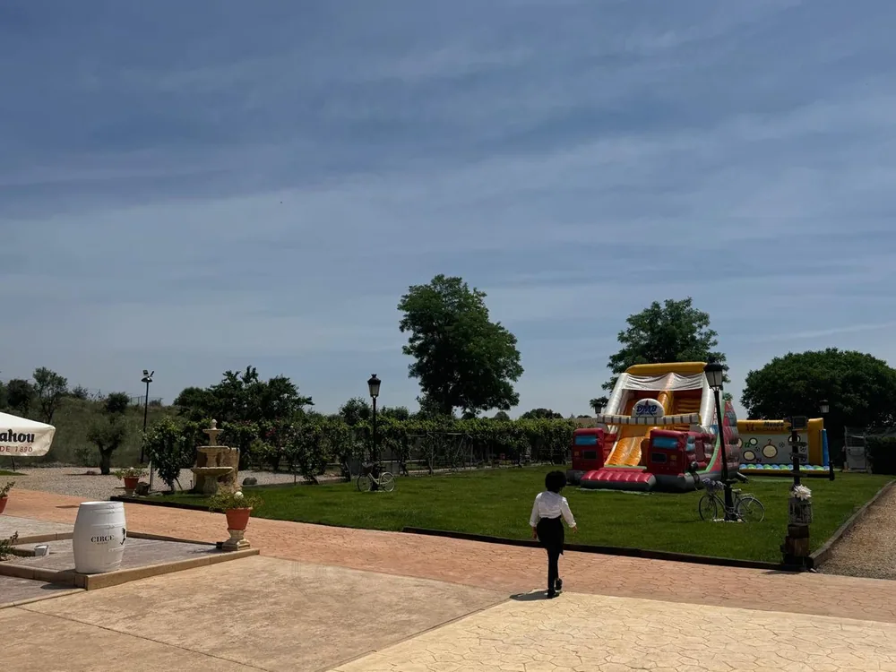 Food truck instalado en el jardín de Los Arenales durante una celebración